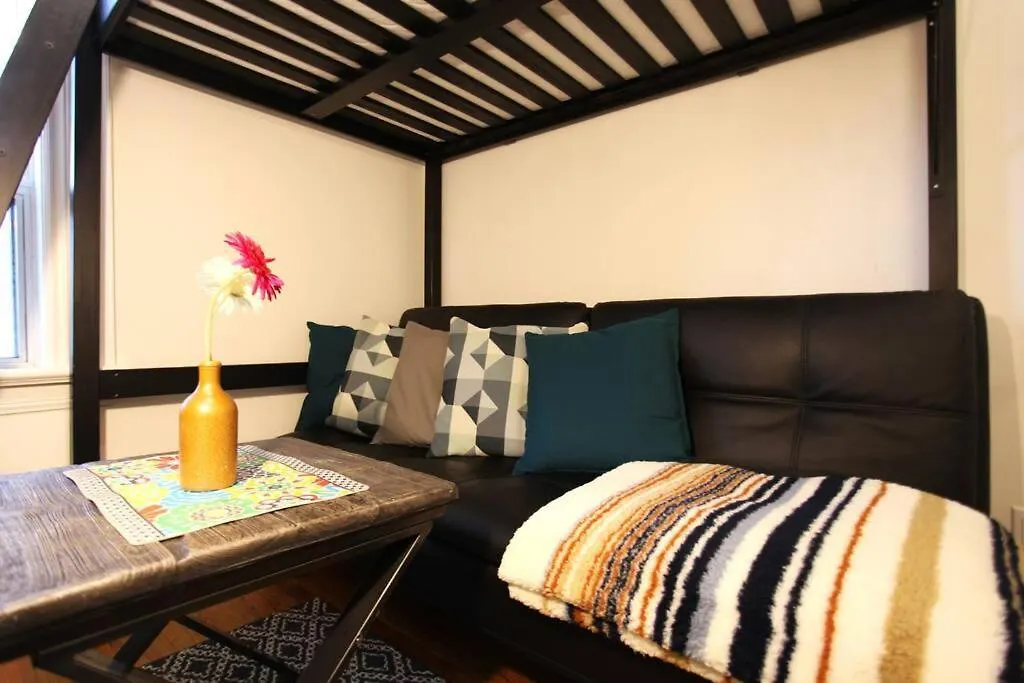 Private 3 Bedroom Apartment In Downtown Toronto 0*,  Canada