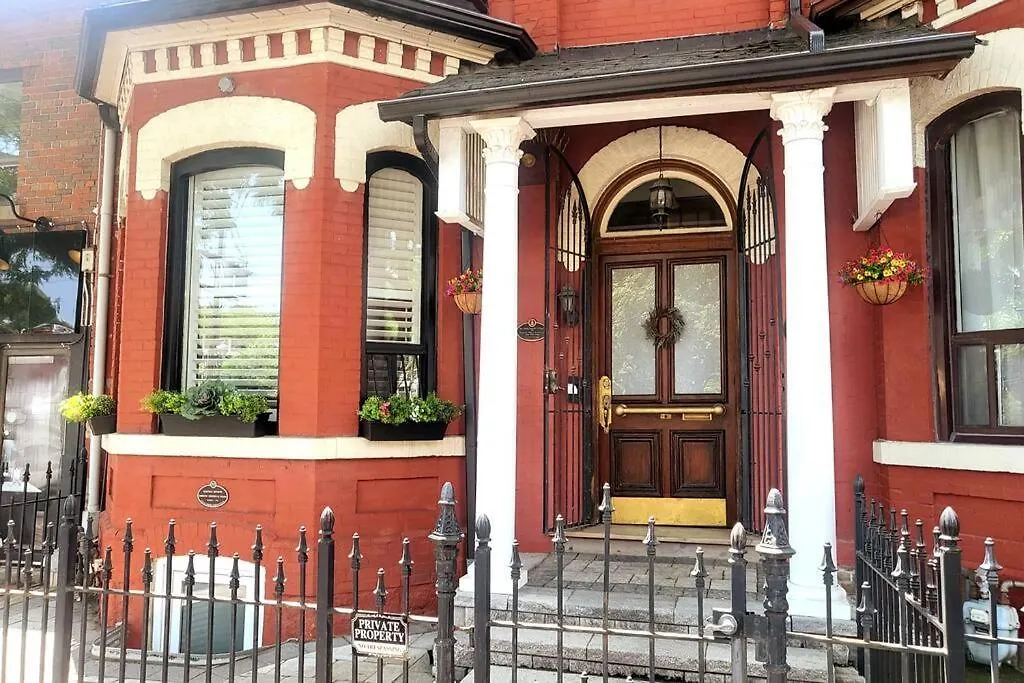 Private 3 Bedroom Apartment In Downtown Toronto